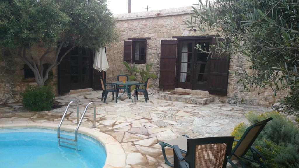 Kipseli Cottage Polis Bagian luar foto
